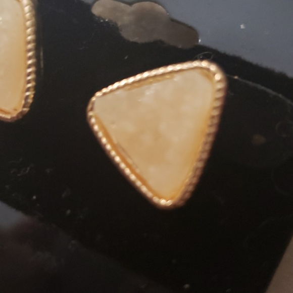 Earrings - Picture 2 of 4